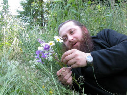 Flavius 
Let every thing that hath breath praise the Lord! Ps. 150 
2007-12-10 19:55:42