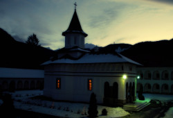 thyrfing 
biserica manastirii " Sambata de Sus" 
2007-12-19 19:46:19