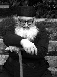 thiv56 
Ο π. Ιωακείμ στην Ι. Μ. Ιβήρων - Fr. Joachm at Iveron Monastery 
2007-12-27 15:33:27