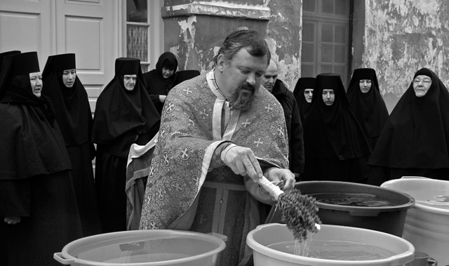 Освећење воде - на Богојављење у манастиру Беочин