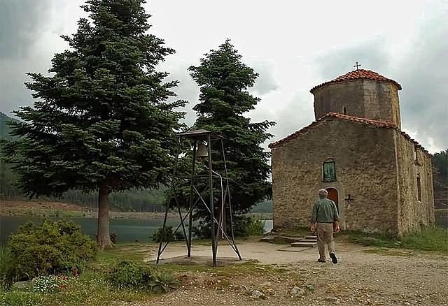 Ο Άγιος Φανούριος στη λίμνη Δόξα - St. Phanourios in Doxa lake