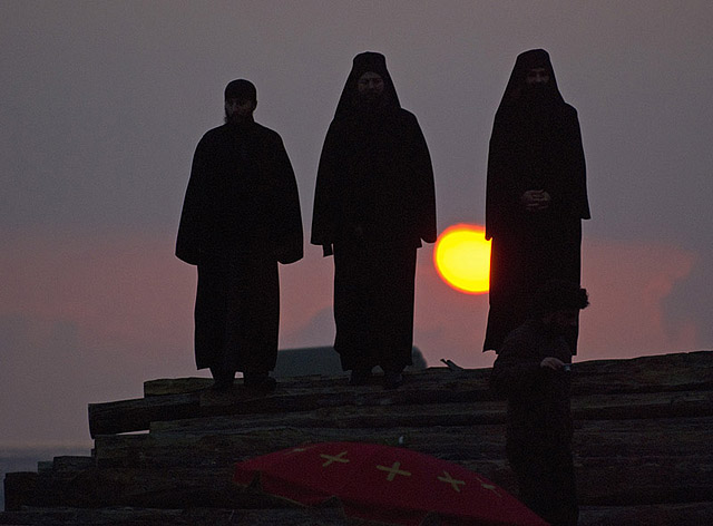 Μοναχοί & ομπρέλα τα Θεοφάνεια - Monks & umbrella at Epiphany