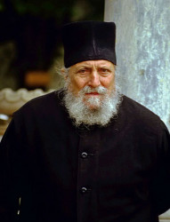 thiv_col_Athos 
Γέρο Γεράσιμος Νεοσκητιώτης - Elder Gerasimos of New Skete 
2008-01-03 08:56:06