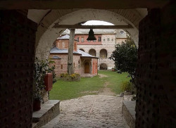thiv_col_Athos 
Είσοδος στην Ι. Μονή Φιλοθέου - Entrance to Philotheou Monastery 
2008-01-12 10:30:00