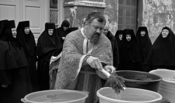 Isa 
Освећење воде - на Богојављење у манастиру Беочин 
2008-01-19 14:15:38