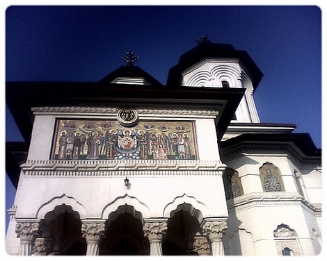 Biserica manastirii  cu hramul "Duminica Sfintilor romani"