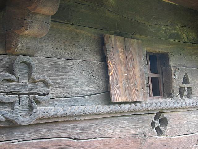 Krzyże na cerkwi w skansenie - Rumunia - Kluż (Cluj – Napoca)