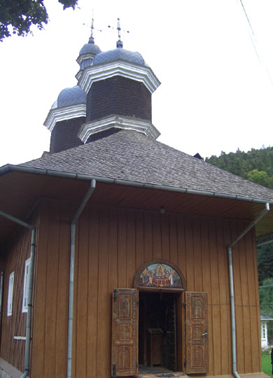 intrare in Biserica "Adormirea Maicii Doamnului",Agapia