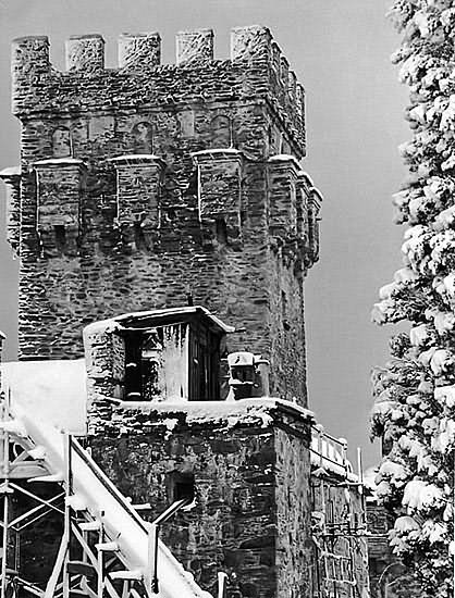 Χιονισμένος πύργος στη Σταυρονικήτα-Tower in snow at Stavroniketa
