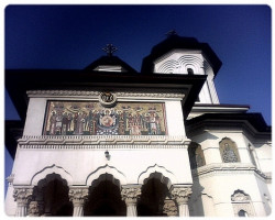 GabarEl 
Biserica manastirii  cu hramul "Duminica Sfintilor romani" 
2008-02-02 12:10:01