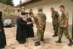 markos 
Патријарх благосиља грчке војнике 
185 
2008-02-05 15:18:02