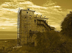 thiv56 
Πύργος στο Άγιο Όρος - Tower on Mount Athos 
2008-02-24 12:35:10