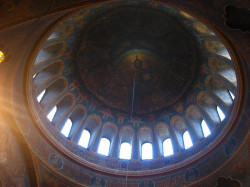 dredik 
inside one of Sofia's church 
2008-02-25 15:13:47