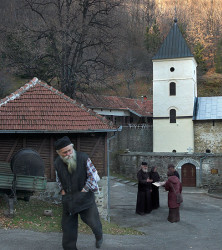GuliVar 
Испред Манастира 
2008-02-29 21:31:00