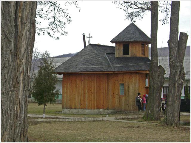 BISERICA VECHE DIN LEMN - Manastirea Sf. Nicolae - Parincea