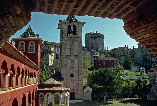 Στον αυλόγυρο της Ι.Μ. Βατοπεδίου- At Vatopediou H. Monastery's courtyard