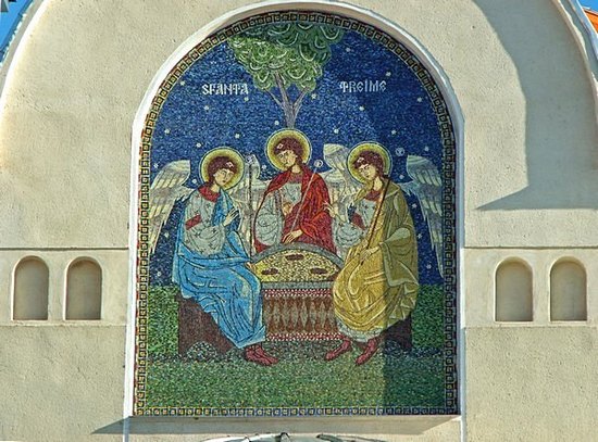 Noua biserică "Sfânta Treime" din Ştei - Bihor