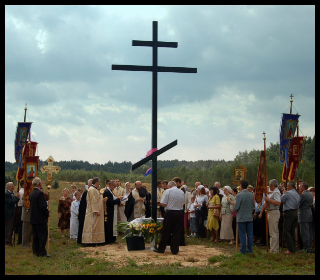WYŚWIĘCENIE  KRZYŻA  POD  NOWY  CMENTARZ  ( 2 )