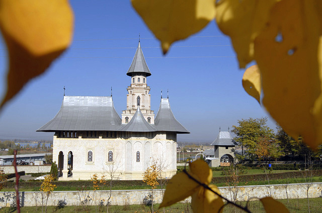 Vladiceni Monastery in autumn
