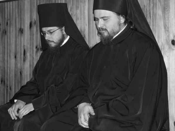 монахи