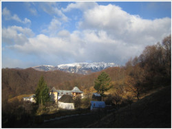 zidan2703 
Schitul " Sf. Ioan Botezatorul " Bradu - Gurguiata, Valcea 
2008-03-03 12:47:45