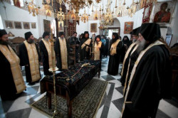 Alefteris 
Κηδεία Μοναχού στο Άγιον Όρος 
2008-03-03 20:06:56