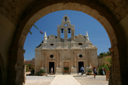 tpiotr 
Arkadi Monastery on Creete 
2008-03-20 22:04:45