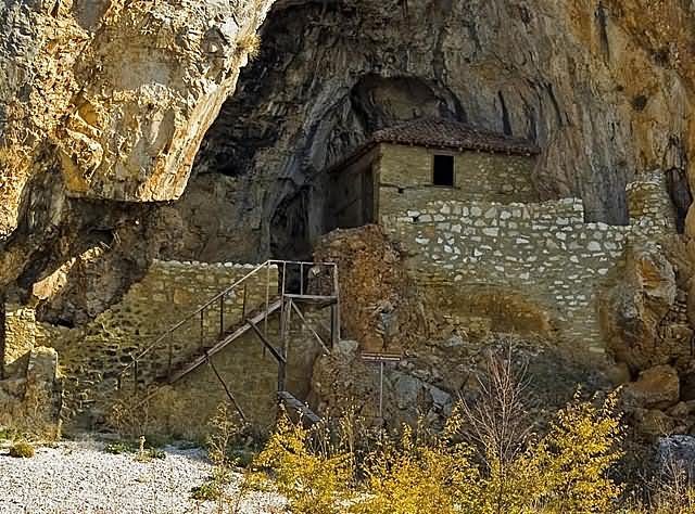Βυζαντινό ασκηταριό - Byzantine hermitage at Gr. Prespa