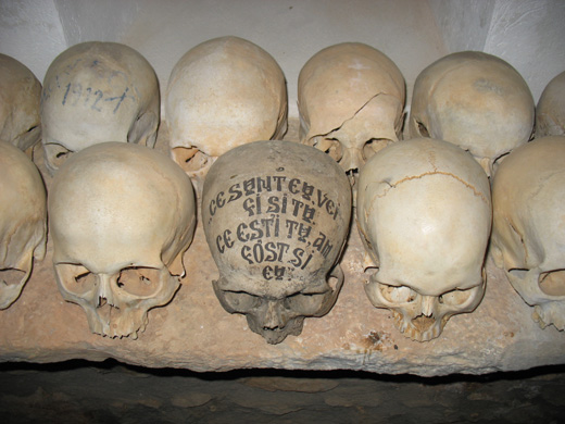 Cranii de monahi din Schitul Prodromul-M. Athos