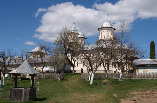 Biserica "Nasterea Maicii Domnului" a manastirii Slanic - Aninoasa, Arges