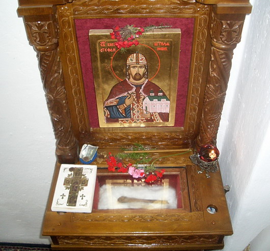 Mošti, dio ruke Sv.Stefana Štiljanovića. Crkva Sv.Tome, Bečići, na Cvijeti 2008.lj.G.