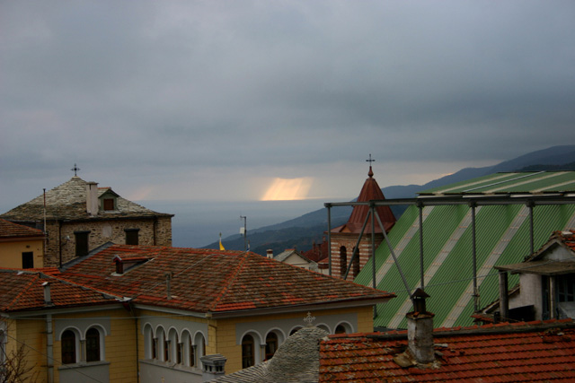 + Кареја,светлост са истока +