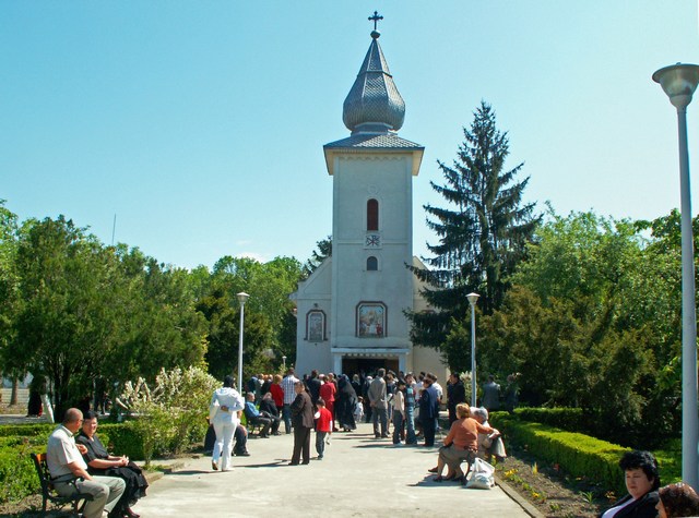 HRISTOS  A  INVIAT !