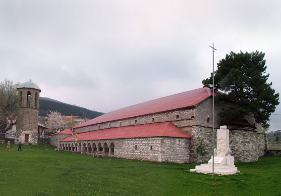 Paschal evening in the Church of Megali Panagia, Samarina - Grevena.