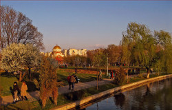 tony 
 + Saint Parascheva Church -Bucharest + 
2008-04-03 16:13:39