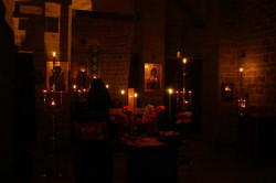 +Teofilis+ 
 Велики Петак, у манастиру Ђурђеви Ступови у Расу 
2008-04-03 19:10:37