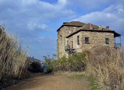 thiv_col_Athos 
Πύργος στο Άγιο Όρος - Tower on Mount Athos 
2008-04-05 09:43:24