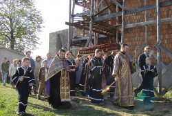 Aimilianos 
Wielkopiątkowa procesja. Cerkiew p.w. św. Jerzego w Białymstoku (w budowie). 
2008-04-25 20:39:27