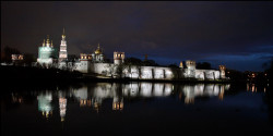 WiseMouse 
Пруд Новодевичьего монастыря --- The Pond of Novodevichij Nunnery 
2008-04-30 23:48:40