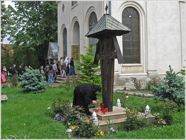 Crucii Tale ne închinăm Hristoase şi sfântă Învierea Ta o laudăm şi o slăvim!