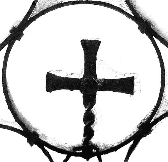 Σταυρός στα παγωμένα κάγκελα - Iced cross in rails