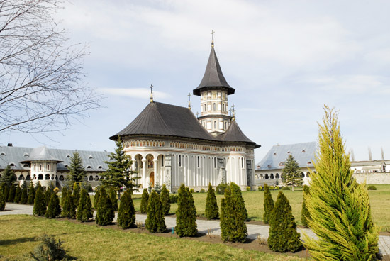 Manastirea Camarzani (com. Vadu Moldovei, jud. Suceava)