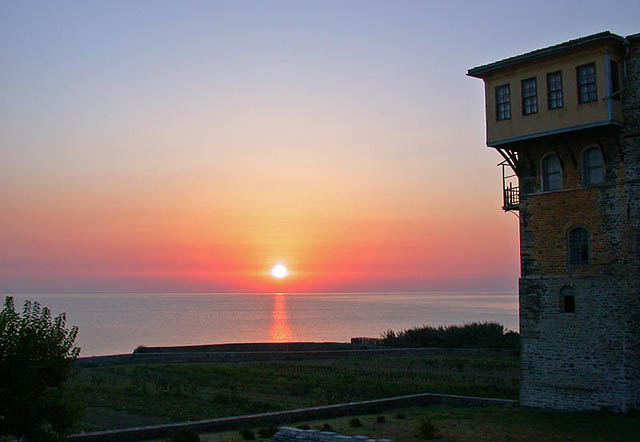 Ανατολή στην Ι.Μ. Ιβήρων - Sunrise at Iveron H. Monastery