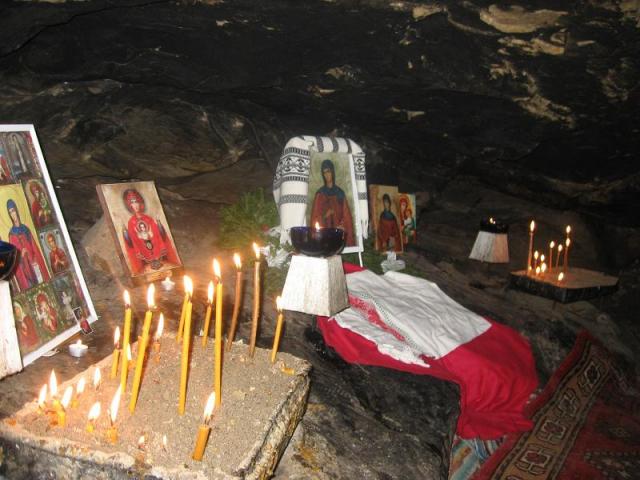 pestera Cuv Teodora