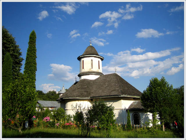 Biserica veche(1828) cu hramul "Sf. Imp. Constantin si Elena", Crasna - Prahova