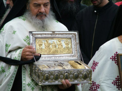 nikosart 
Reliquary in the Holy Monastery of Simonopetra. 
2008-05-11 19:10:18