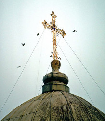 thiv_col_Athos 
Τρούλος, σταυρός και κάργιες - dome, cross and daws 
2008-05-12 15:01:29