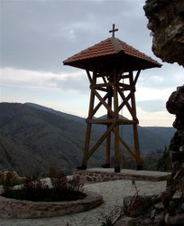 bozur 
Звоник манастира Бањске 
2008-05-20 11:00:40