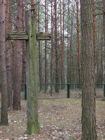 krzyż na cmentarzu w Czechach Zabłotnych