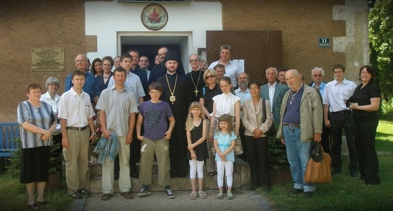 Belivers of the Ukrainian Orthodox Parish in Ingolstadt with Bishop Andriy